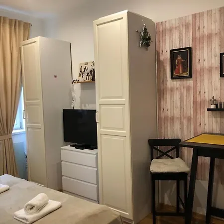 Bright On Zizkov, 7 Min To The Center Appartement