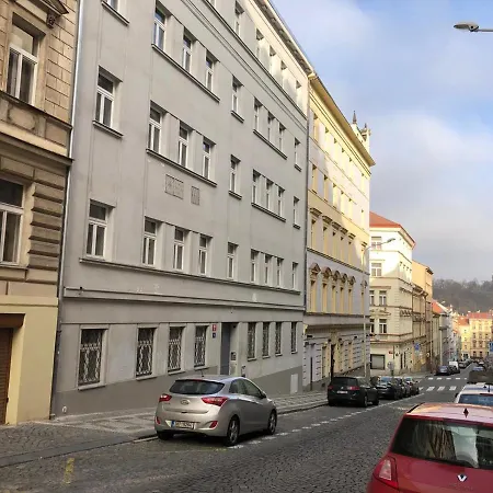 Bright On Zizkov, 7 Min To The Center Appartement
